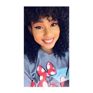 Meet your Posher, Lina